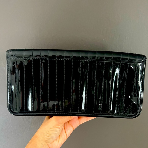 Black Patent Leather clutch with bronze details - Picture 2 of 4
